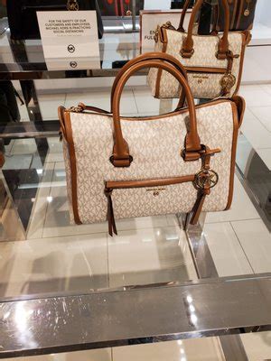 Michael Kors, 1701 Sunrise Hwy, Unit M50, Bay Shore, NY